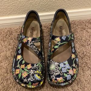 Sew hope, grow love, Algeria brand shoe.